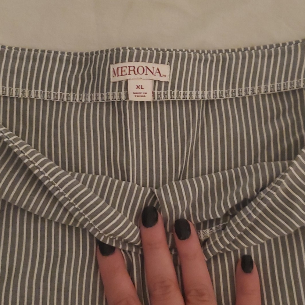 Clothing - Picture 4 of 4